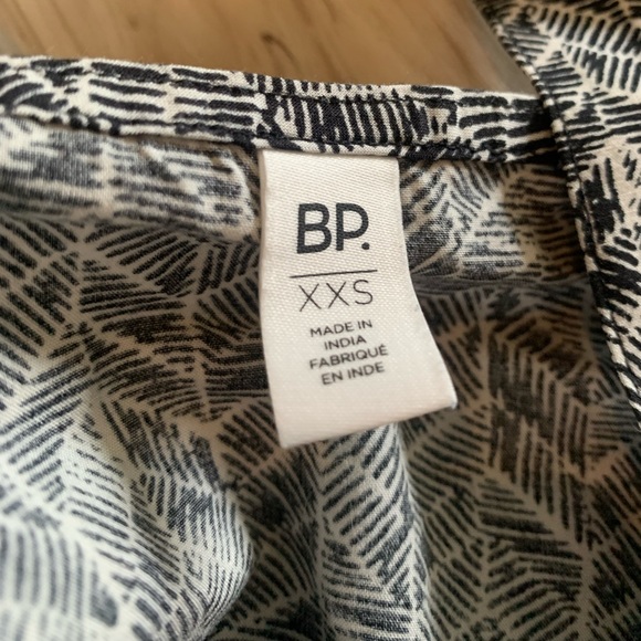 BP Black & White Printed Crop Tank Top - Size XXS - Picture 4 of 5